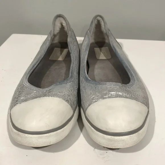 UGG silver slip-on flats - Size 9 - Picture 4 of 8